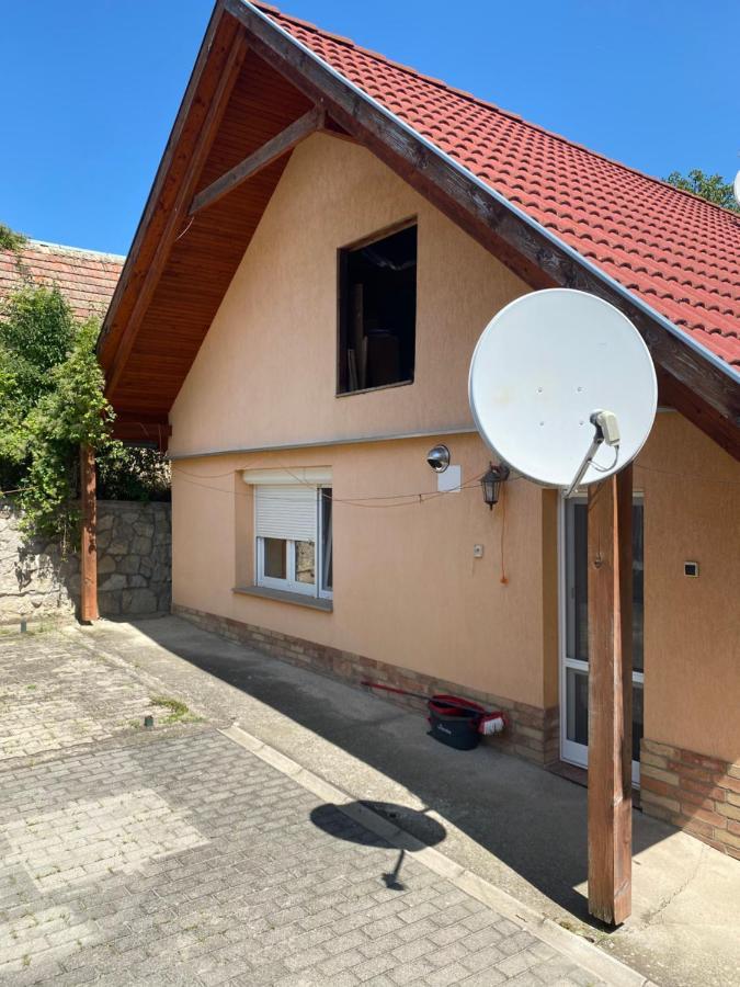 Vityesz Vendeghaz ** Appartement Chl'aba Buitenkant foto